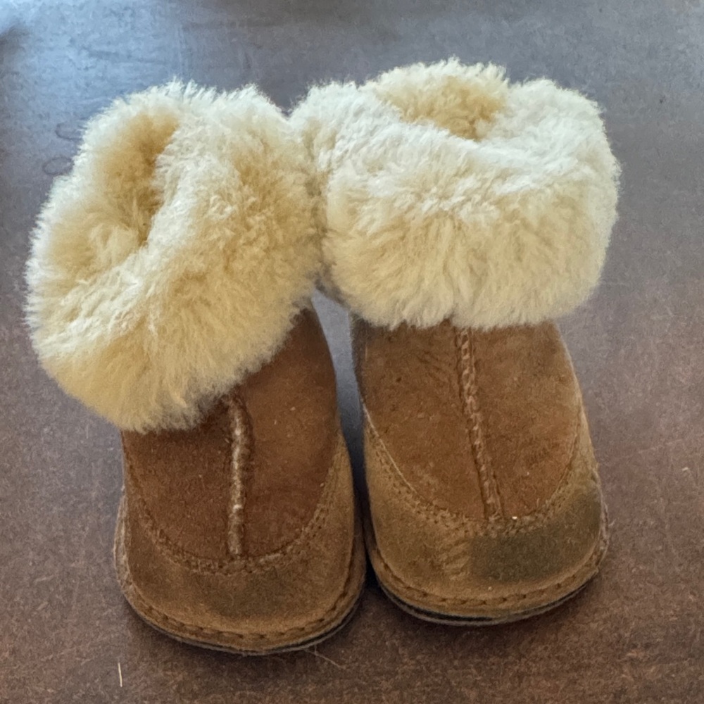 UGG Baby Size Small (Baby Size 4) Genuine Leather Cozy Tan and Cream Kids Boots